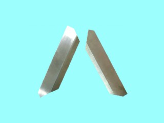 Inverted V type cutting blade
