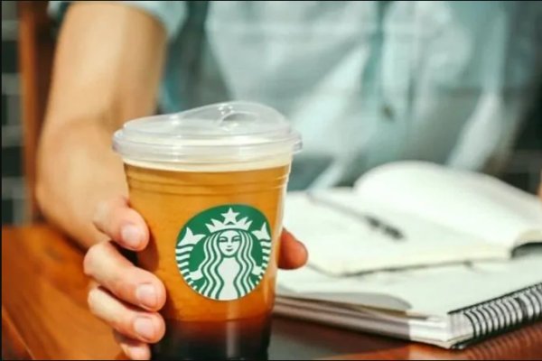 Chuỗi cửa hàng cà phê Starbucks tuyên bố sẽ ngưng sử dụng ống hút nhựa bắt đầu từ năm 2020